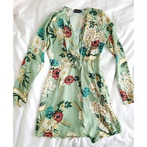 Pretty Little Thing Botanical Printed Long Sleeve Wrap Dress Sage Green Size 4